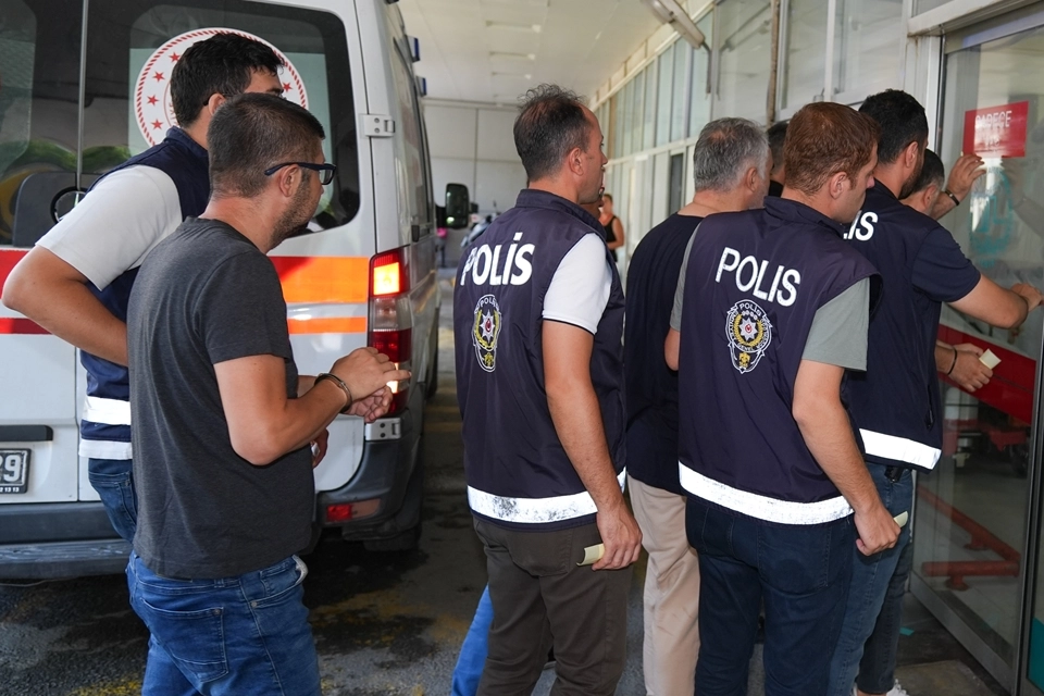 İzmir Aliağa'da gümrüğe yönelik rüşvet soruşturmasında 77 zanlı adliyede