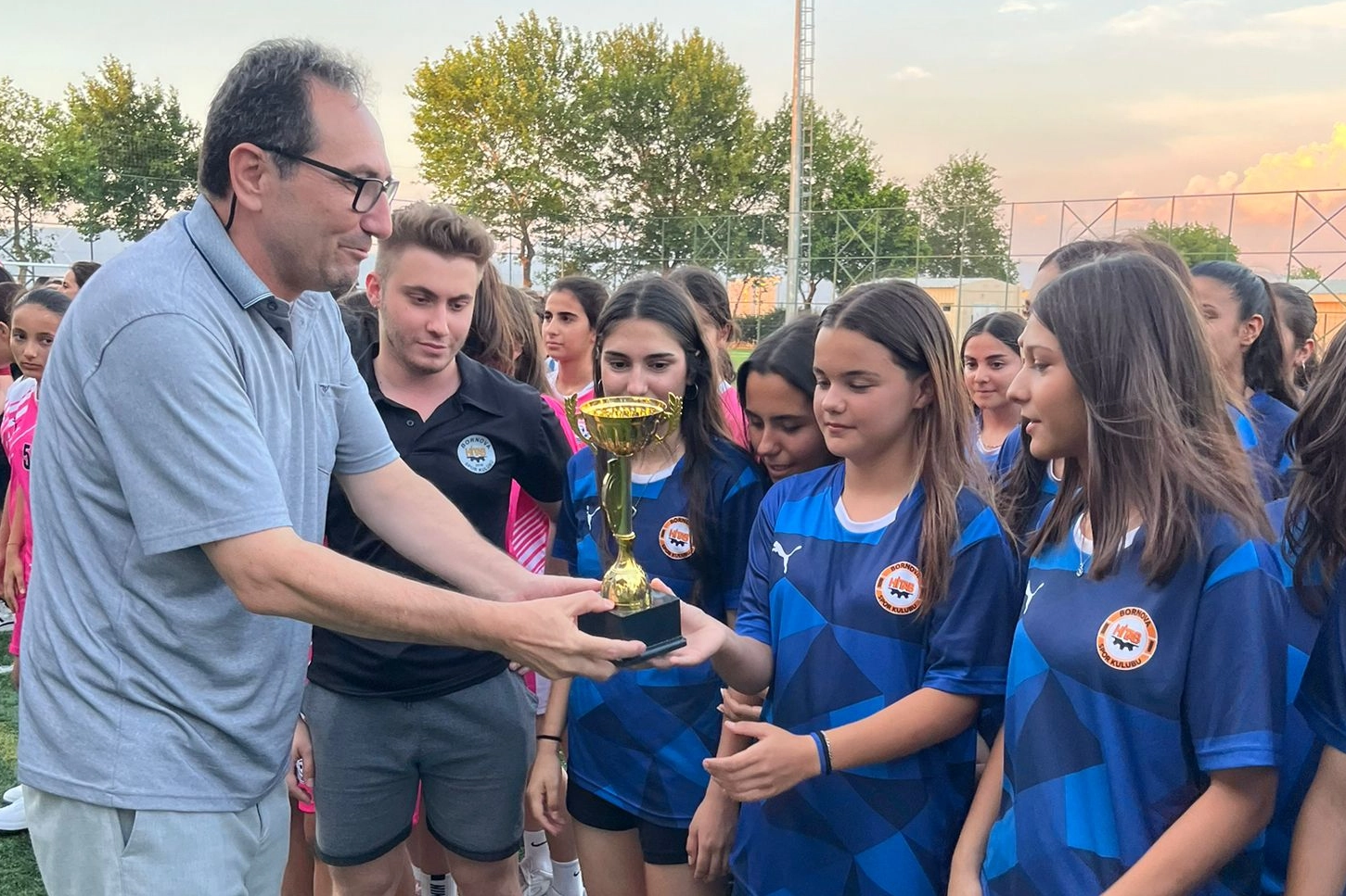 İzmir’in futbolcu kızları geleceğe umut oldu