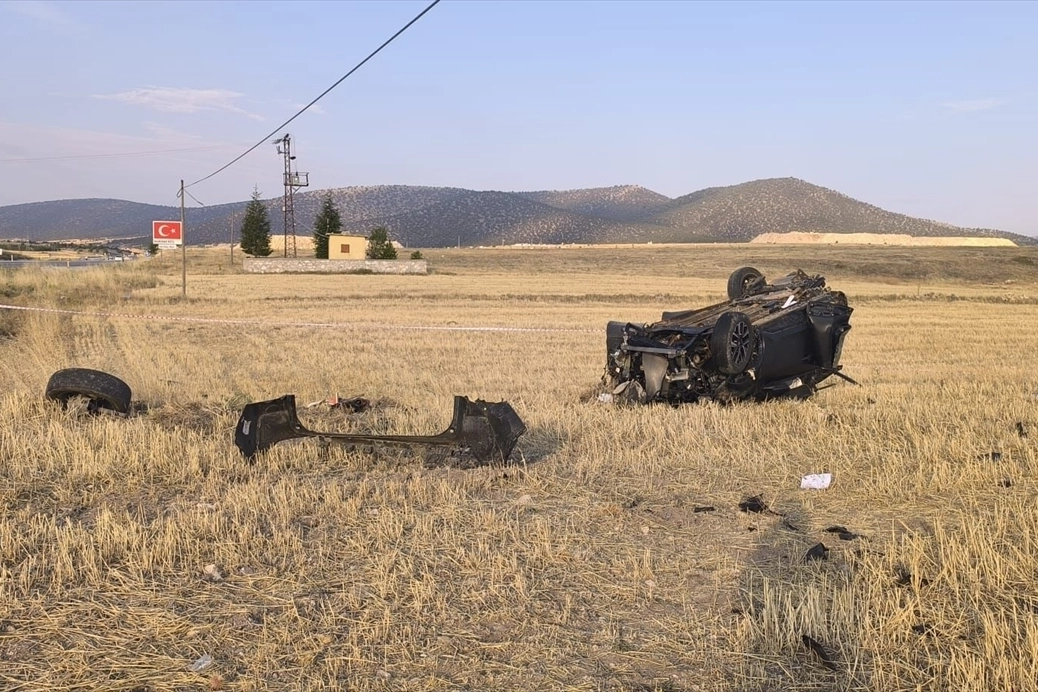 Emirdağ'da otomobil şarampole devrildi: 1 kişi öldü, 1 kişi yaralandı