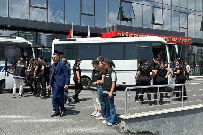 Neslihan ve İnanç Güngen nöbetçi mahkemede: Hesap hareketleri hacmi 1,5 milyar TL! haberinin görseli