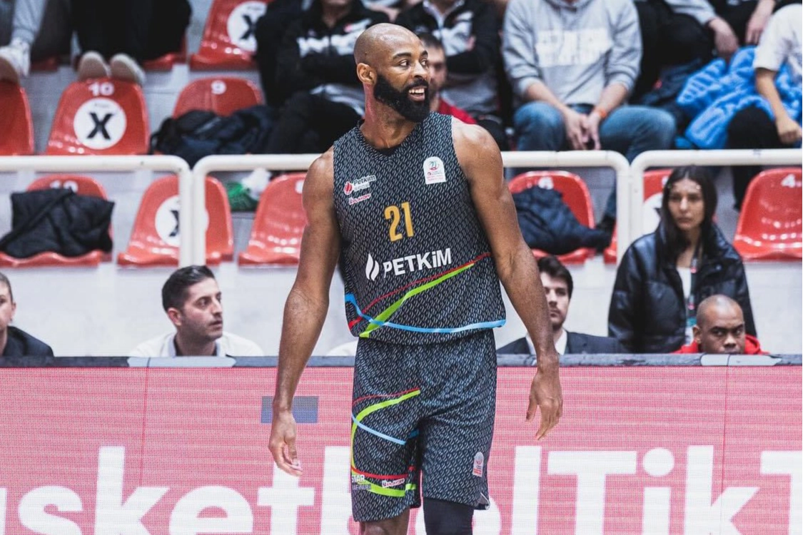 Petkimsporlu Jeremy Simmons, Esenler Erok'a tranasfer oldu