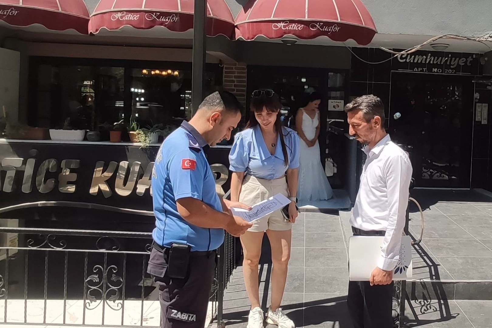 Berber ve kuaförlere hafta tatili denetlemesi haberinin görseli
