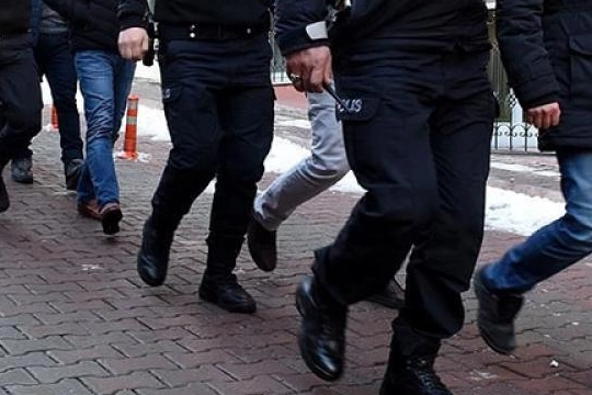 Karabağlar'da zehir tacirlerine operasyon! haberinin görseli