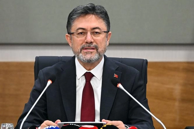 Bakan Yumaklı İzmir'deki orman yangını ile ilgili açıklama yaptı haberinin görseli