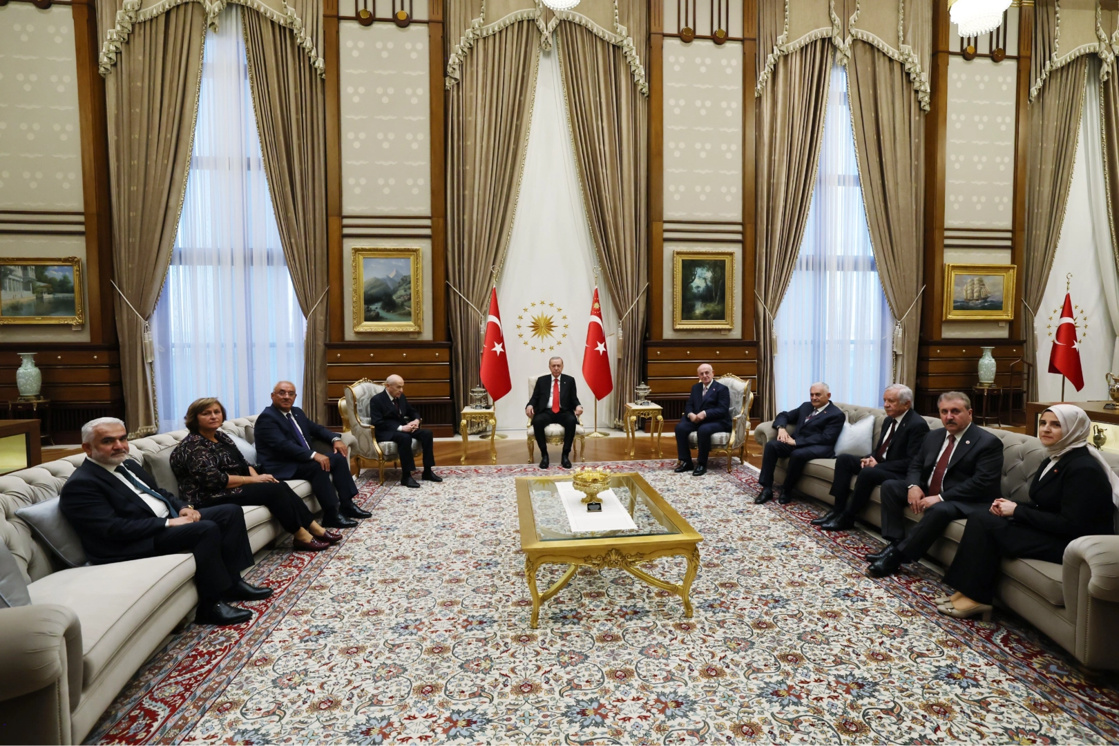 Cumhurbaşkanı Erdoğan, Bahçeli ve bazı siyasetçileri kabul etti haberinin görseli