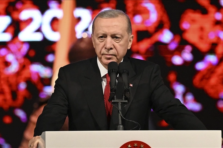 Cumhurbaşkanı Erdoğan: Vatandaşa silah doğrultan kim olursa olsun 15 Temmuz gecesi olduğu gibi karşısında dimdik dururuz haberinin görseli