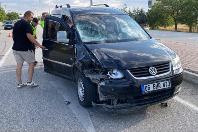 Hafif ticari aracın çarptığı elektrikli bisiklet sürücüsü hayatını kaybetti haberinin görseli