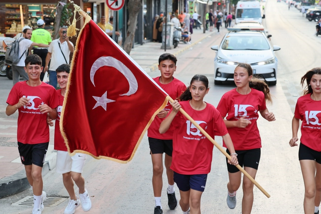 Manisa’da ‘15 Temmuz Sancak Koşusu’ büyük bir coşkuyla gerçekleştirildi haberinin görseli