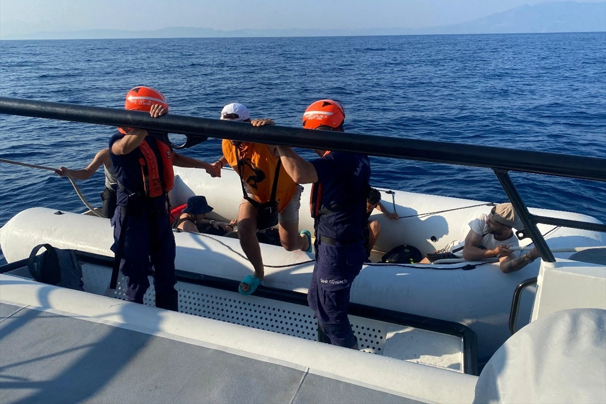 İzmir Haber: Seferihisar açıklarında 10 düzensiz göçmen kurtarıldı haberinin görseli