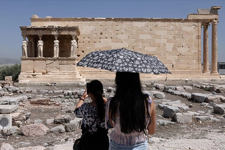 Aşırı sıcaklar kültür gezilerini vurdu: Tarihi Akropolis ziyarete kapatıldı