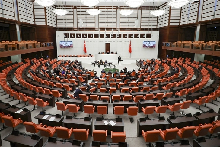 Kamuda tasarruf tedbirleri TBMM'den geçti: 1 Ocak 2025'te yürürlüğe girecek haberinin görseli