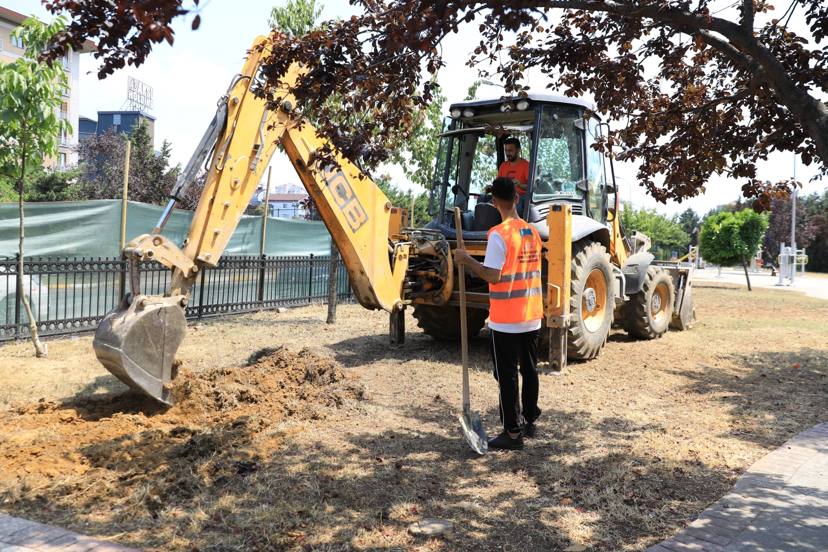 Çekmeköy'de park mücadelesi kazanıldı: Zeki Velidi Togan parkı yenileniyor! haberinin görseli