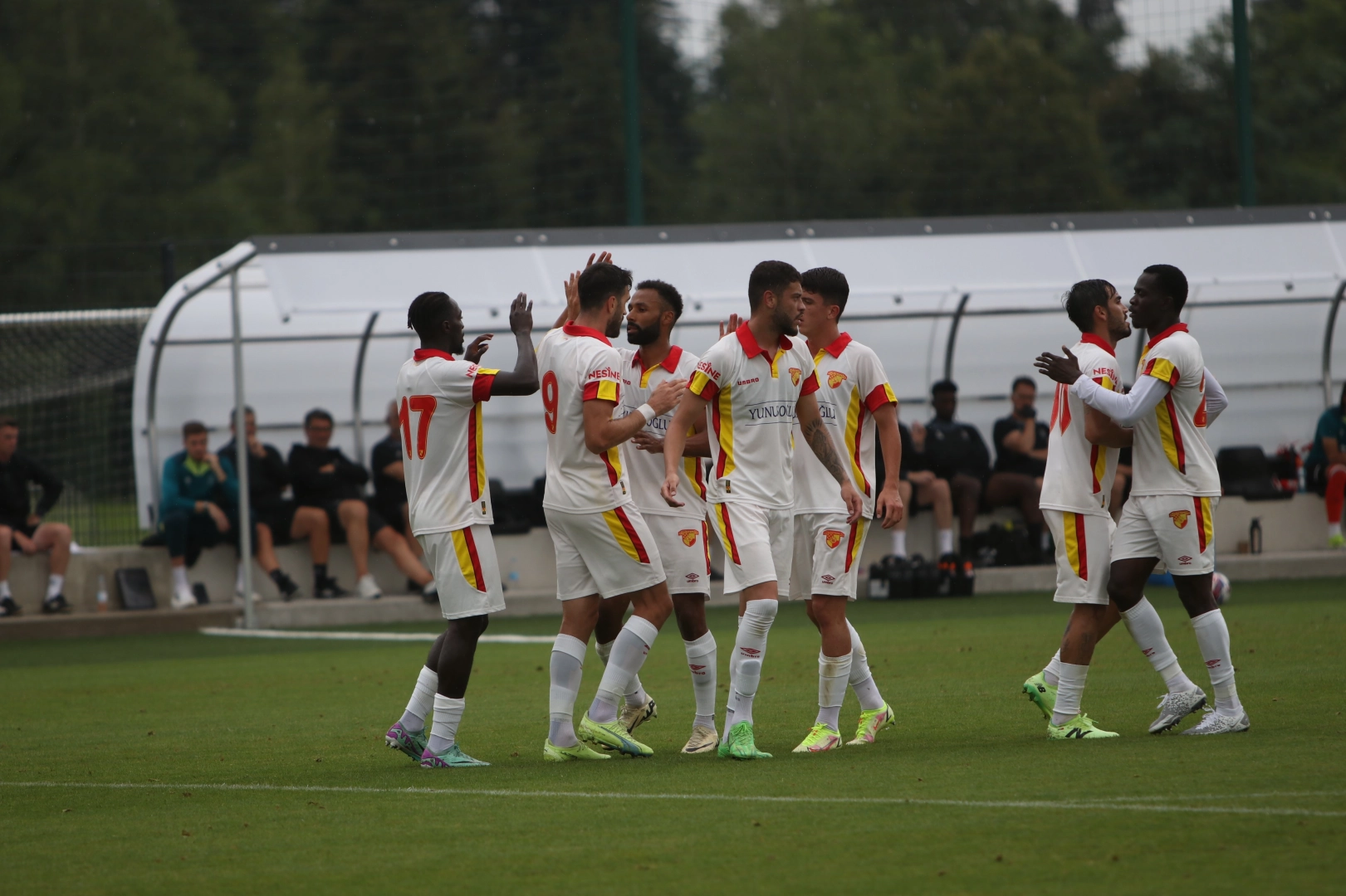Göztepe Slovenya kampında ilk galibiyetini elde etti: Luton Town'ı 3-2 yendi haberinin görseli