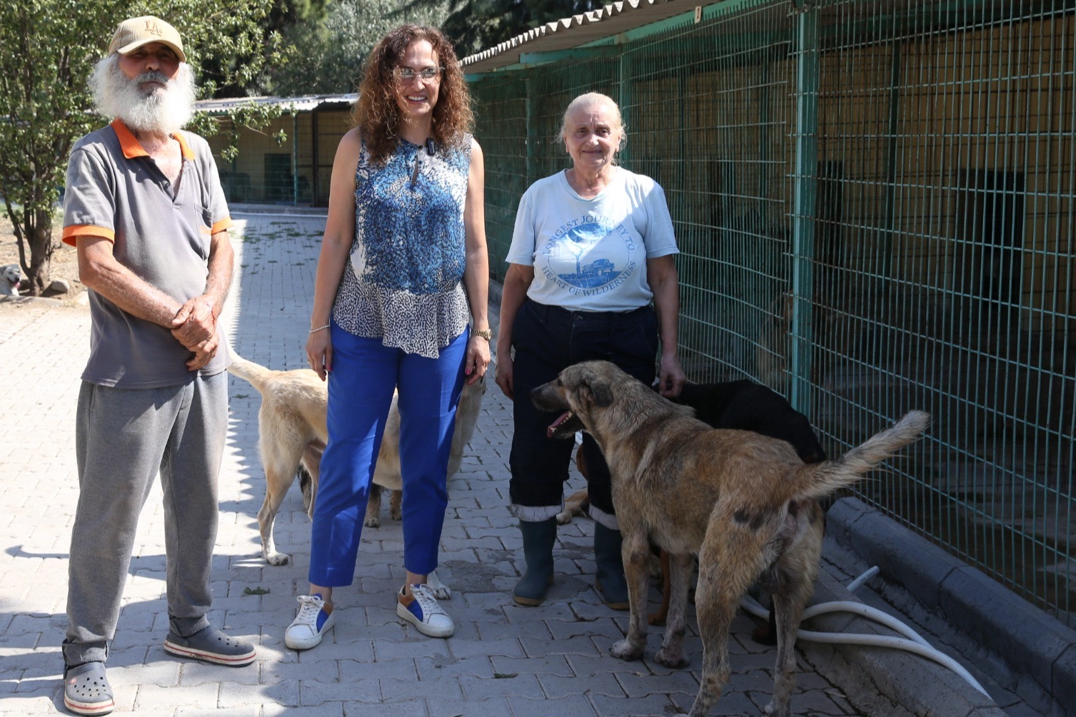 Başkan Ünsal'dan bakım evine ziyaret