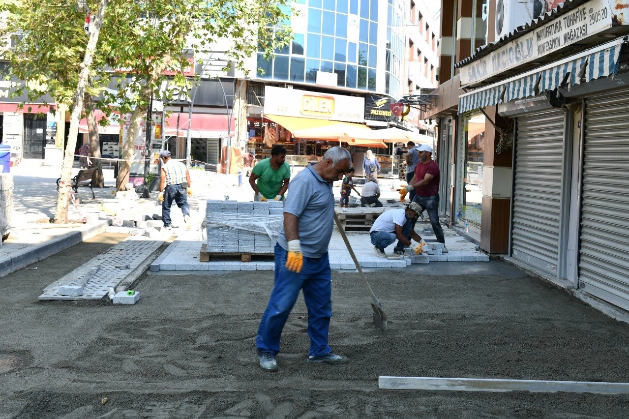 Çiğli Belediyesi Kasaplar Meydanı’nı yeniliyor