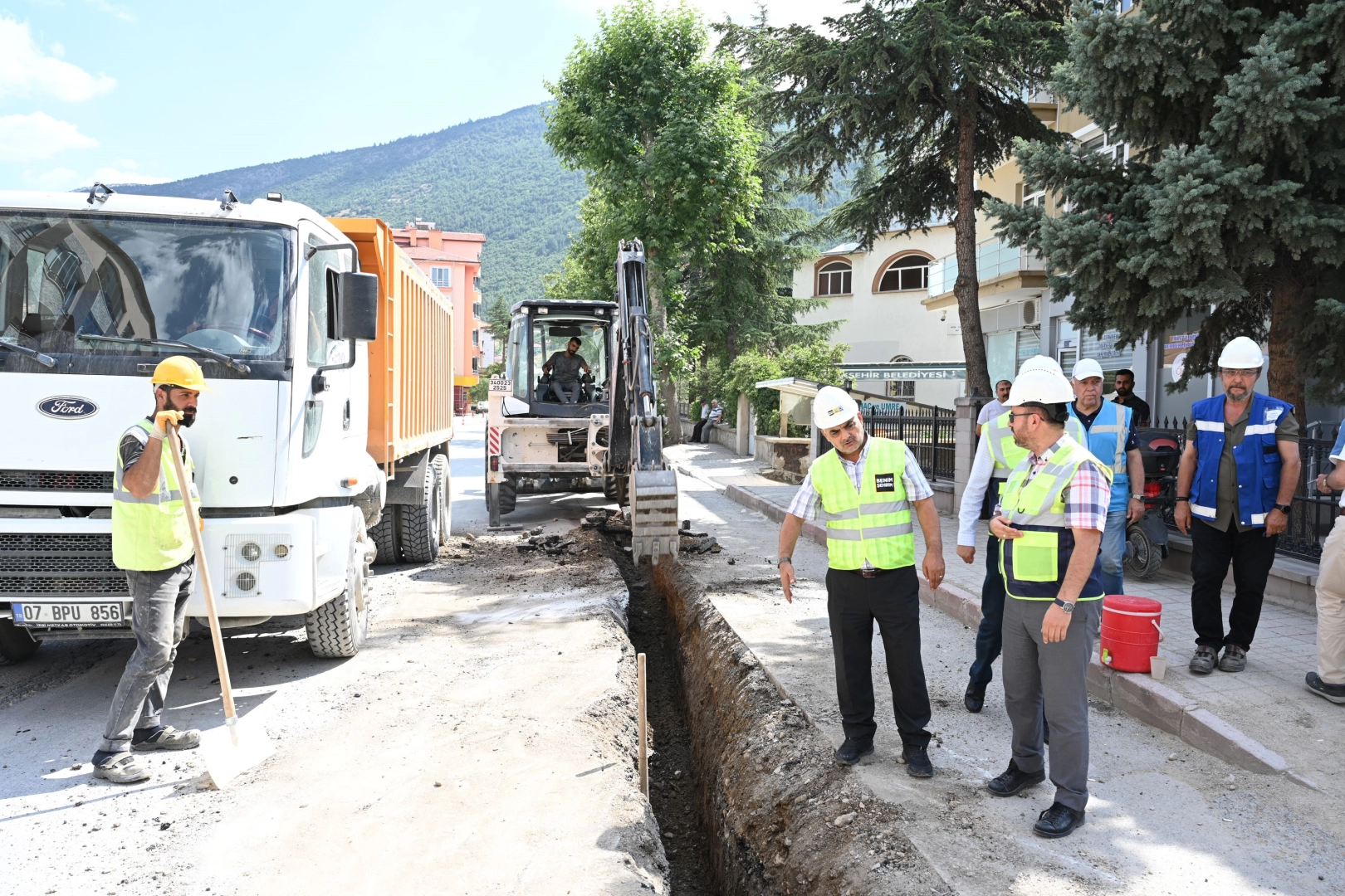 Akşehir'de 129 kilometrelik devasa çalışmasının yüzde 50'sini tamamladı  