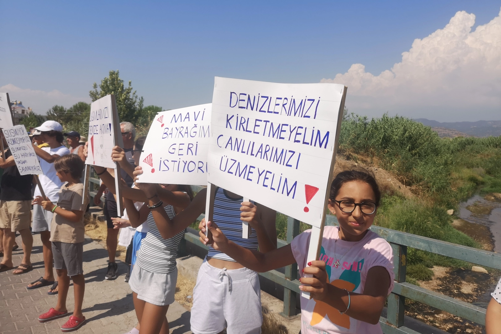 Dikili'de site sakinleri arıtma tesisi  istiyor haberinin görseli