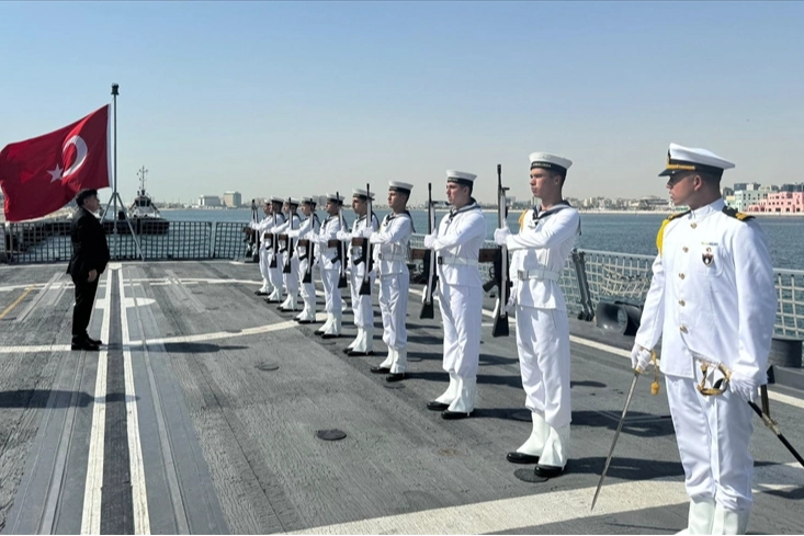 TCG Kınalıada, Katar’ın Doha Limanı'nı ziyaret etti haberinin görseli