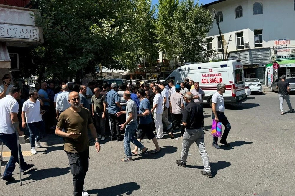 Bingöl'de bir şahıs etrafa bıçakla saldırdı: 2 ölü, 7 yaralı