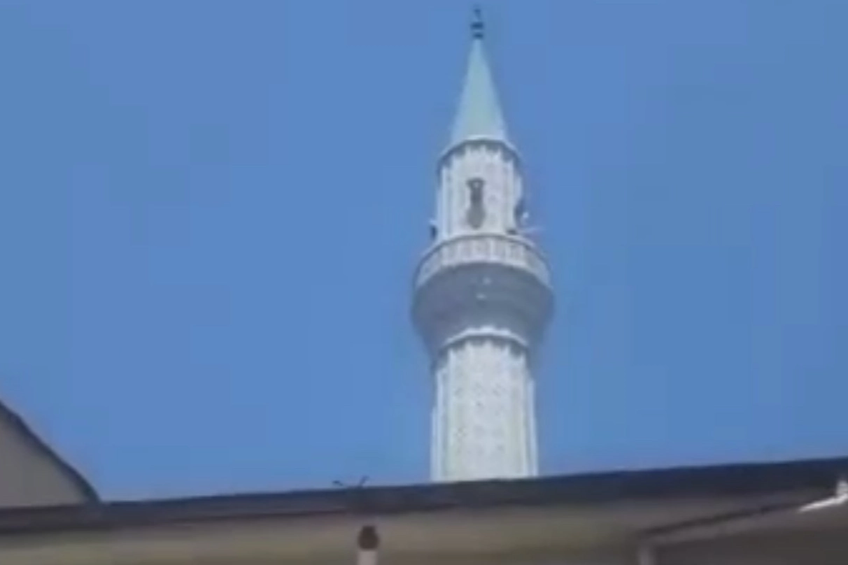 Boşandığı eşinin ölmeden selasını okutunca ortalık karıştı haberinin görseli