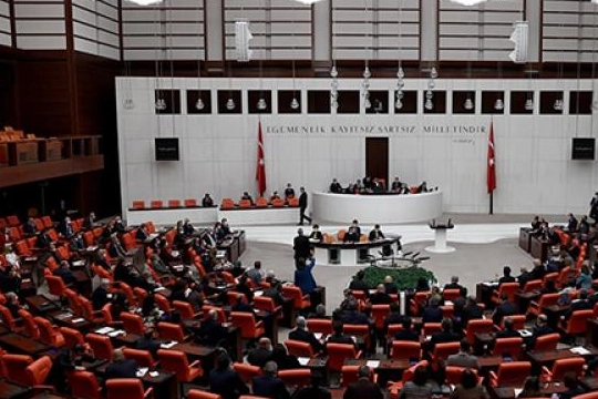 TBMM’de yumruklu kavga haberinin görseli