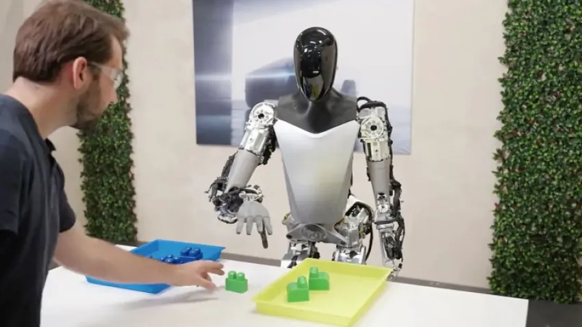 Tesla’nın yeni insansı robotu Optimus: Elon Musk tarihi açıkladı