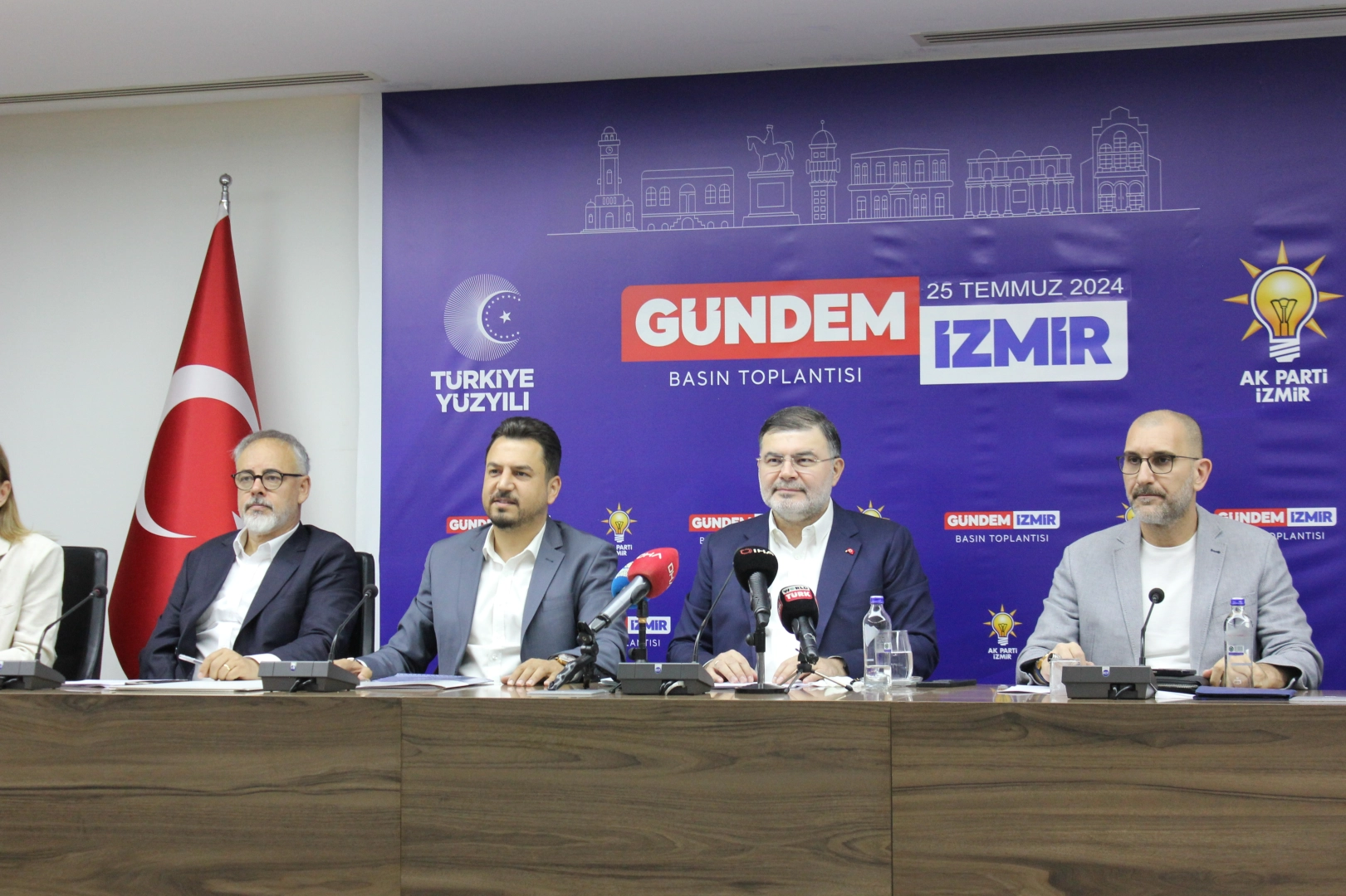 AK Parti’de Gündem İzmir haberinin görseli