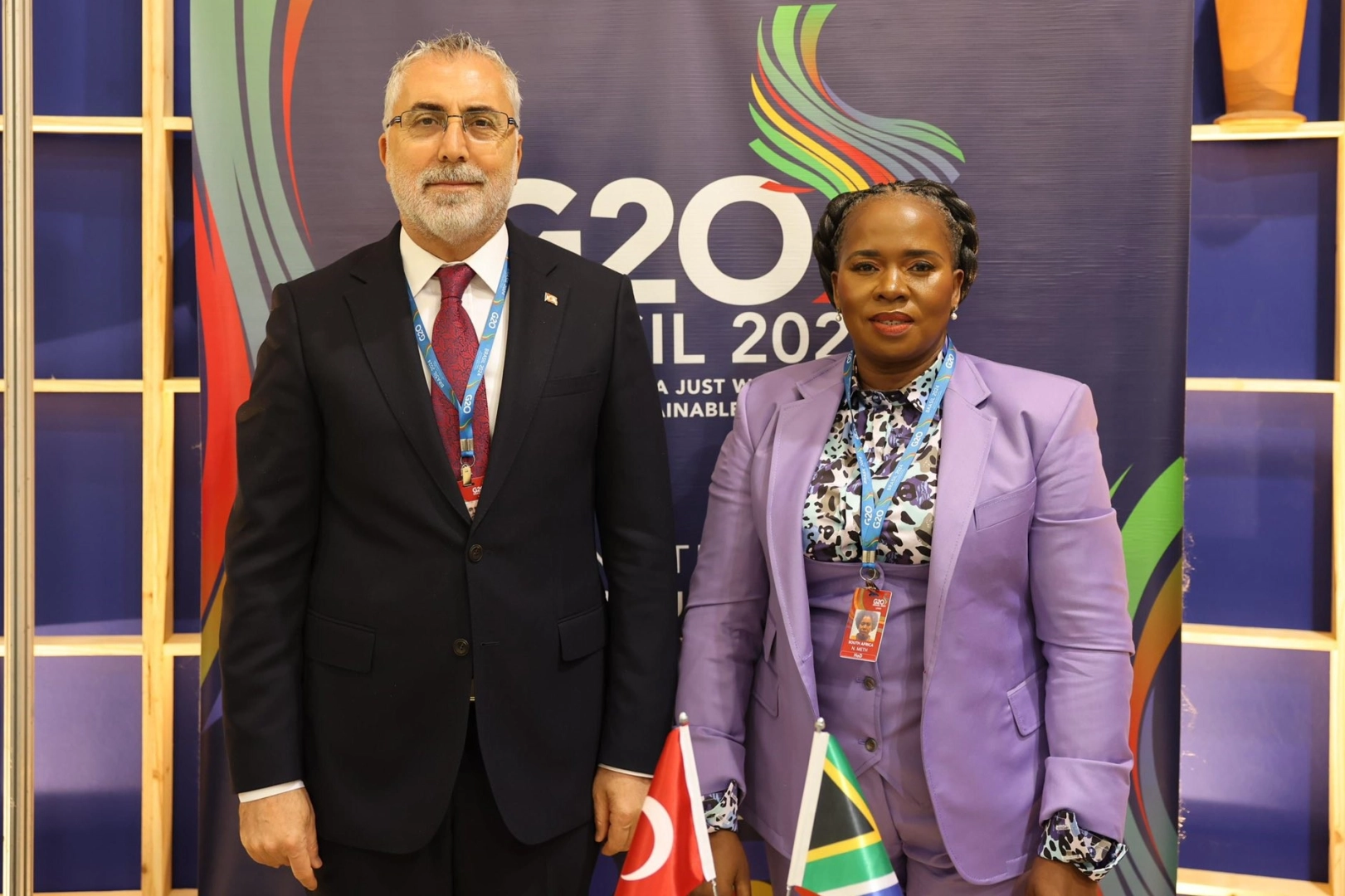 Bakan Işıkhan, Güney Afrikalı mevkidaş görüştü haberinin görseli