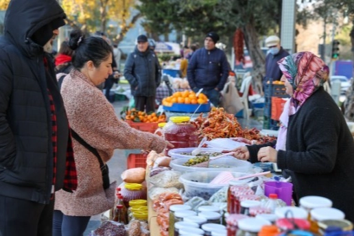 Buca’da kadınların emeğiyle hazırlanan ürünler pazarda yerini alacak