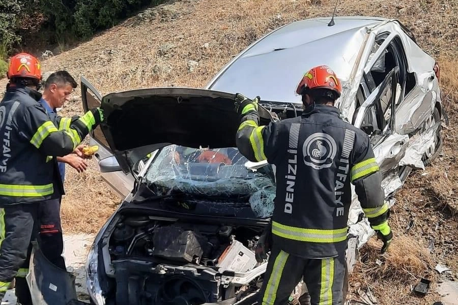 Denizli'de kaza: Otomobil şarampole yuvarlandı