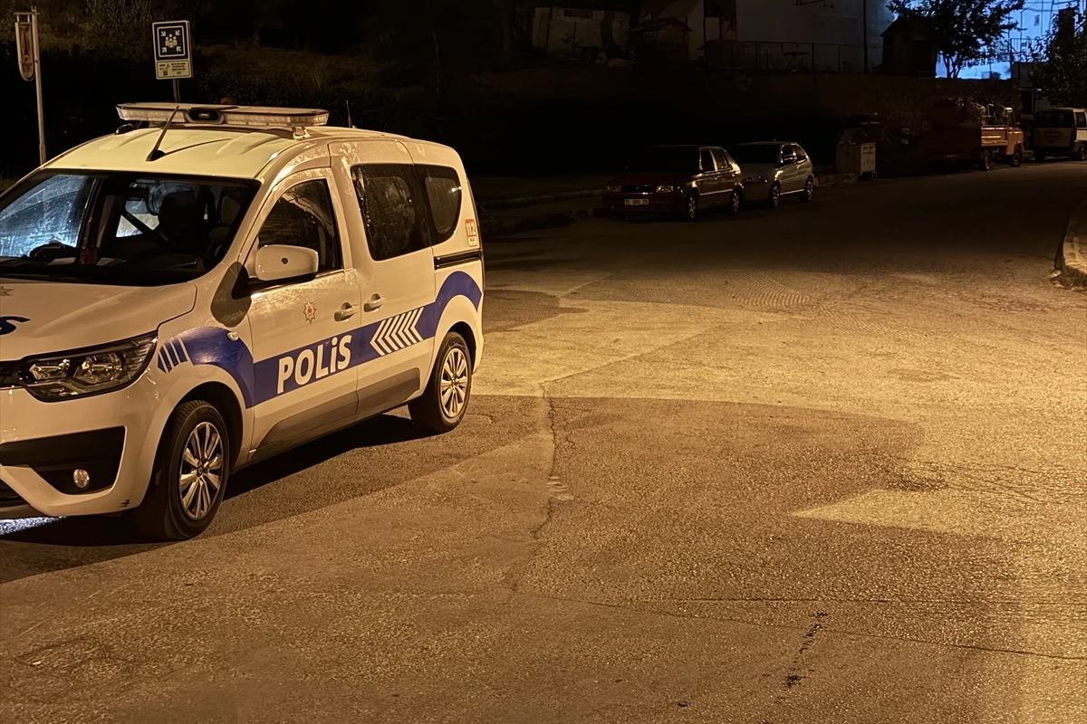 İzmir haber: Alacak meselesi yüzünden silahlı saldırıya uğrayan kişi ağır yaralandı haberinin görseli