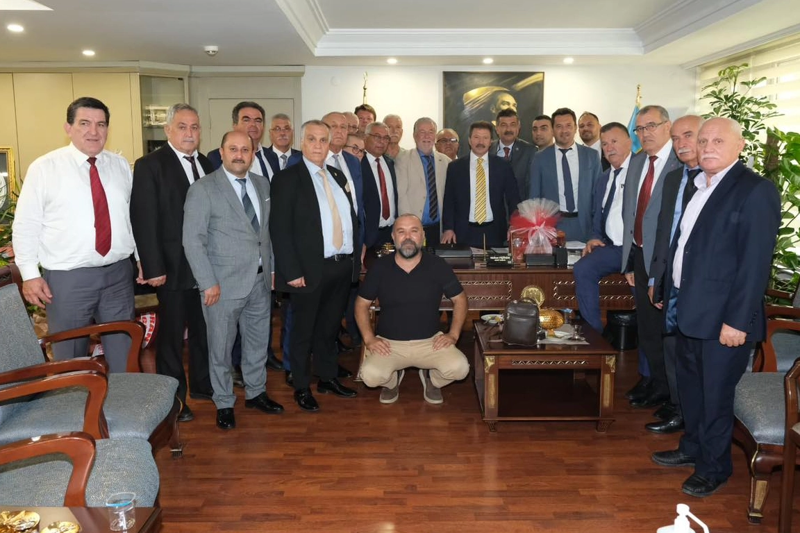Başkan Yalçın Ata’dan Başkan Mehmet Yiğiner’e tebrik ziyareti haberinin görseli