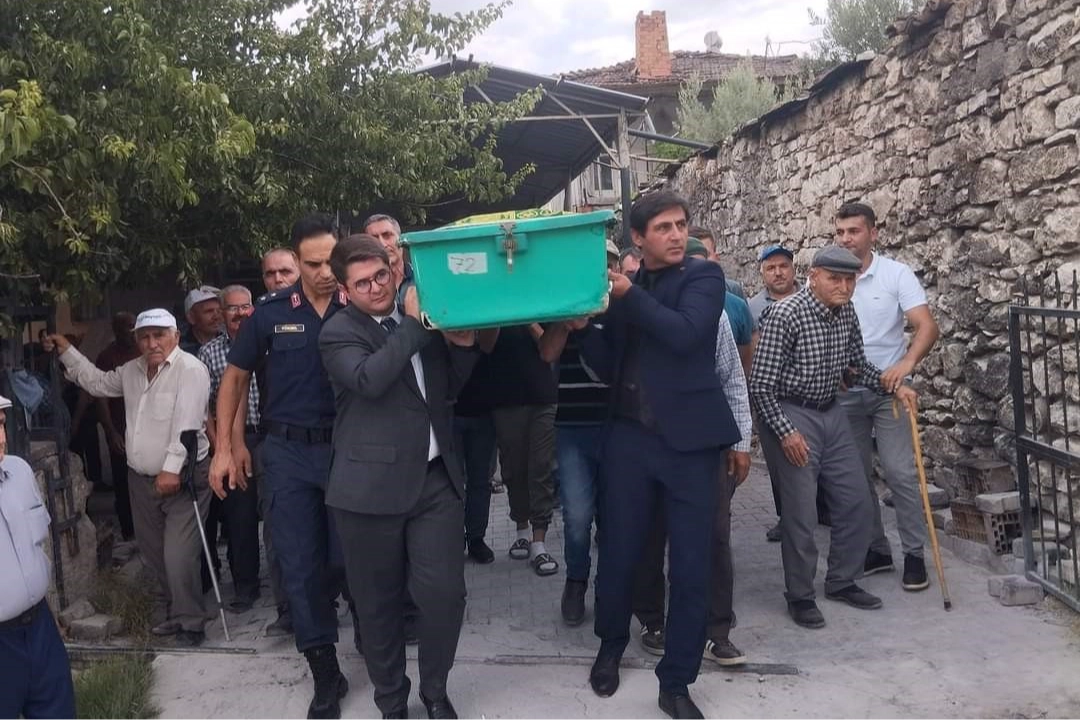 Kıbrıs Gazisi Eyüp Kuş  Manisa'da son yolculuğuna uğurlandı