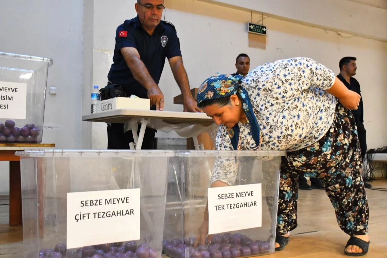 Torbalı’da pazar esnafı için kuralar çekildi