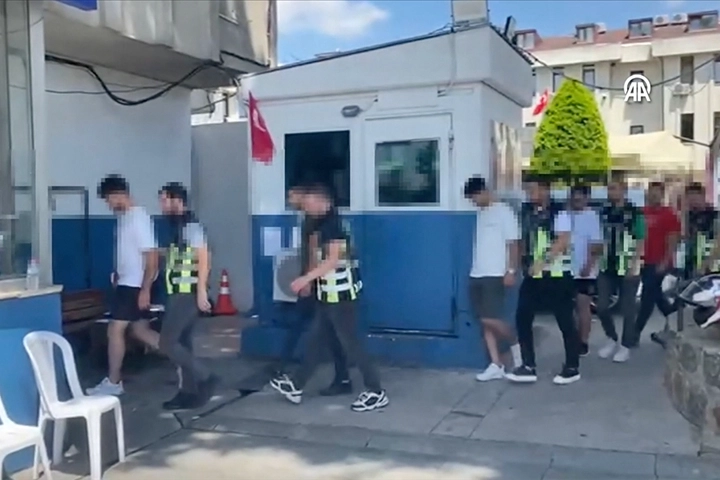 Asker uğurlama konvoyuyla trafiği engelleyen sürücüler yakalandı