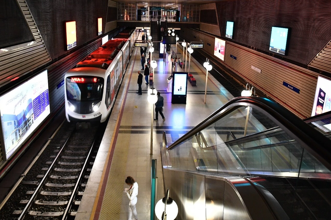 İzmir'de metro ve tramvay kullananlar dikkat: O seferler iptal!