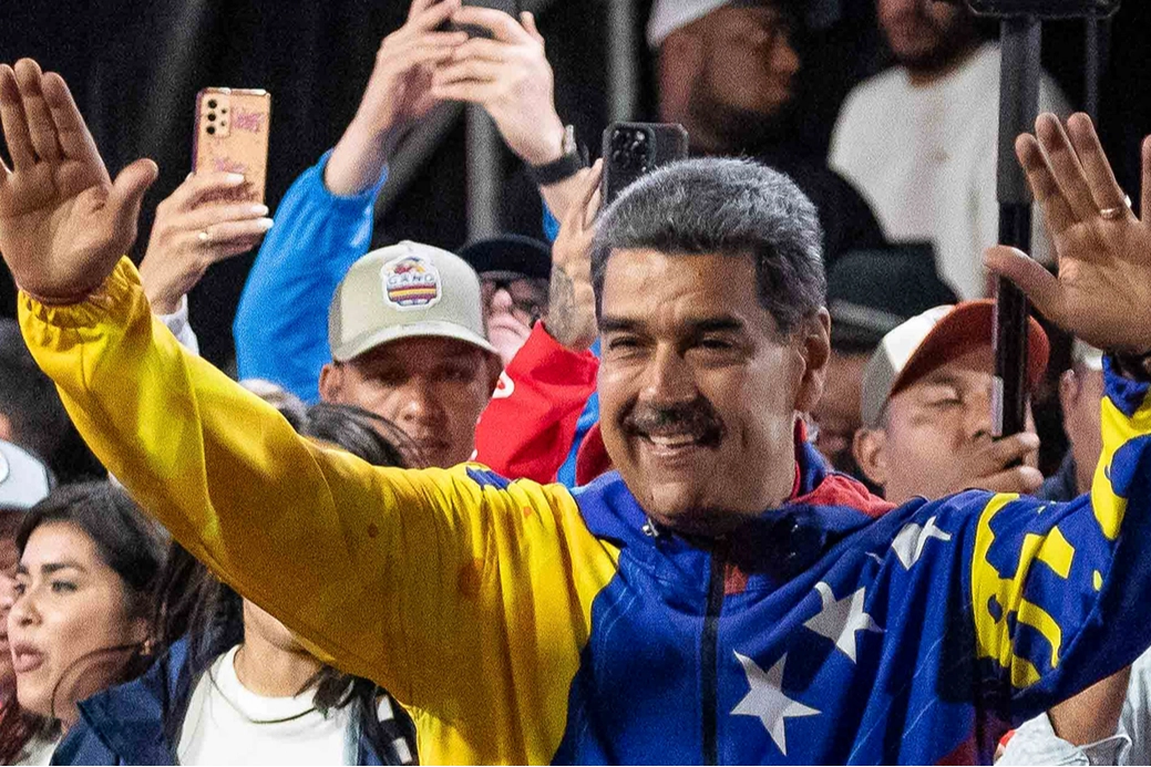 Venezuela'daki seçimin galibi: Maduro haberinin görseli