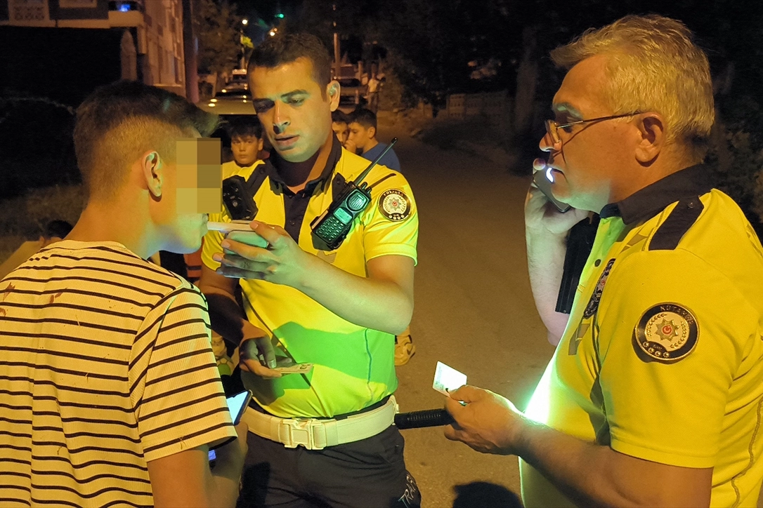 Alkollü sürücü polisten kaçarken kazaya karıştı haberinin görseli