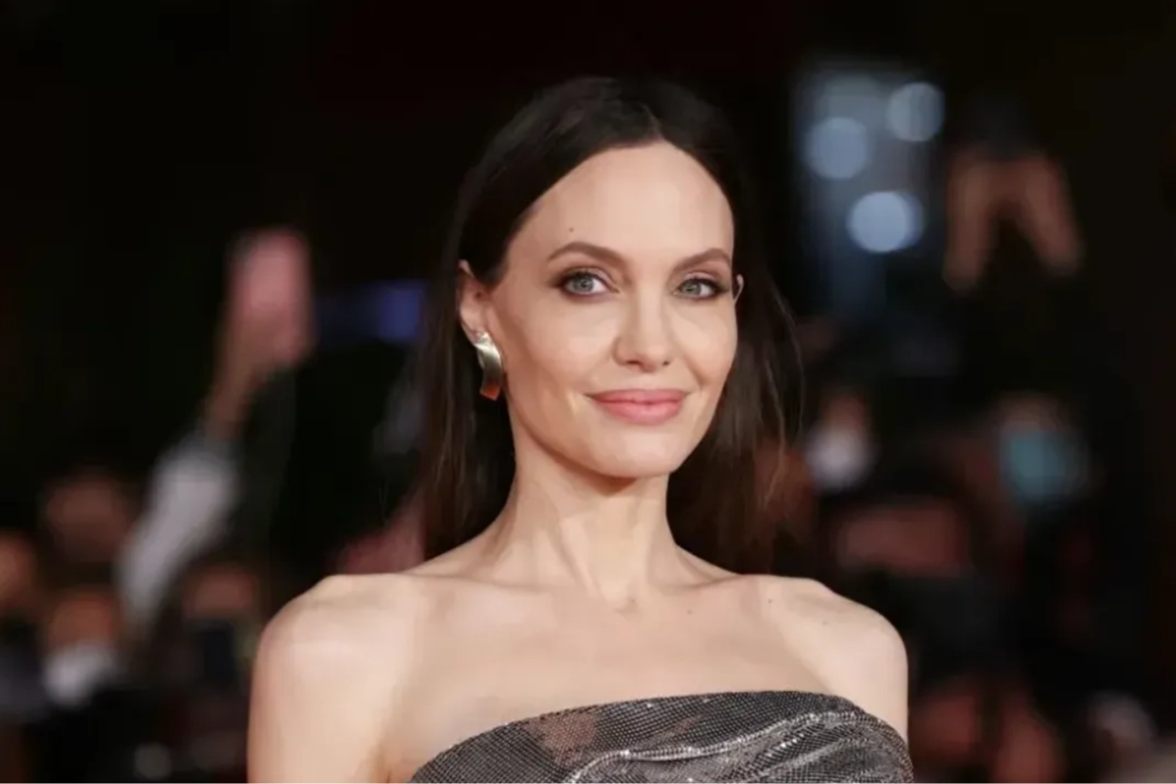 Angelina Jolie'den şok itiraf: 22 yaşındayken kiralık katil tutmayı düşündüm