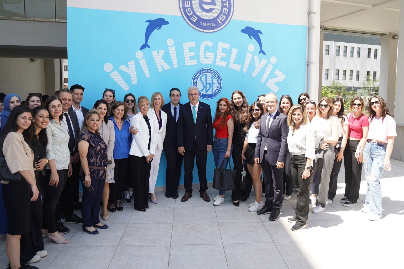 Ege Üniversitesi yeni dönemde yeni öğrencilerini bekliyor haberinin görseli