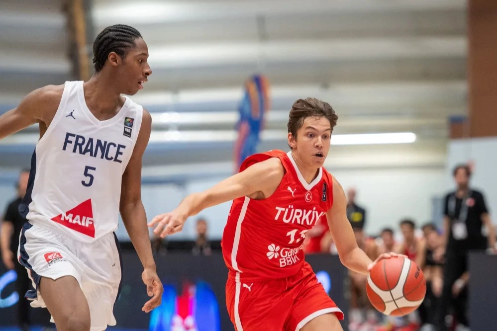 Genç milliler Fransa'ya karşı düşüşte: Türkiye 92-58 sonuç ile Fransa'ya mağlup haberinin görseli