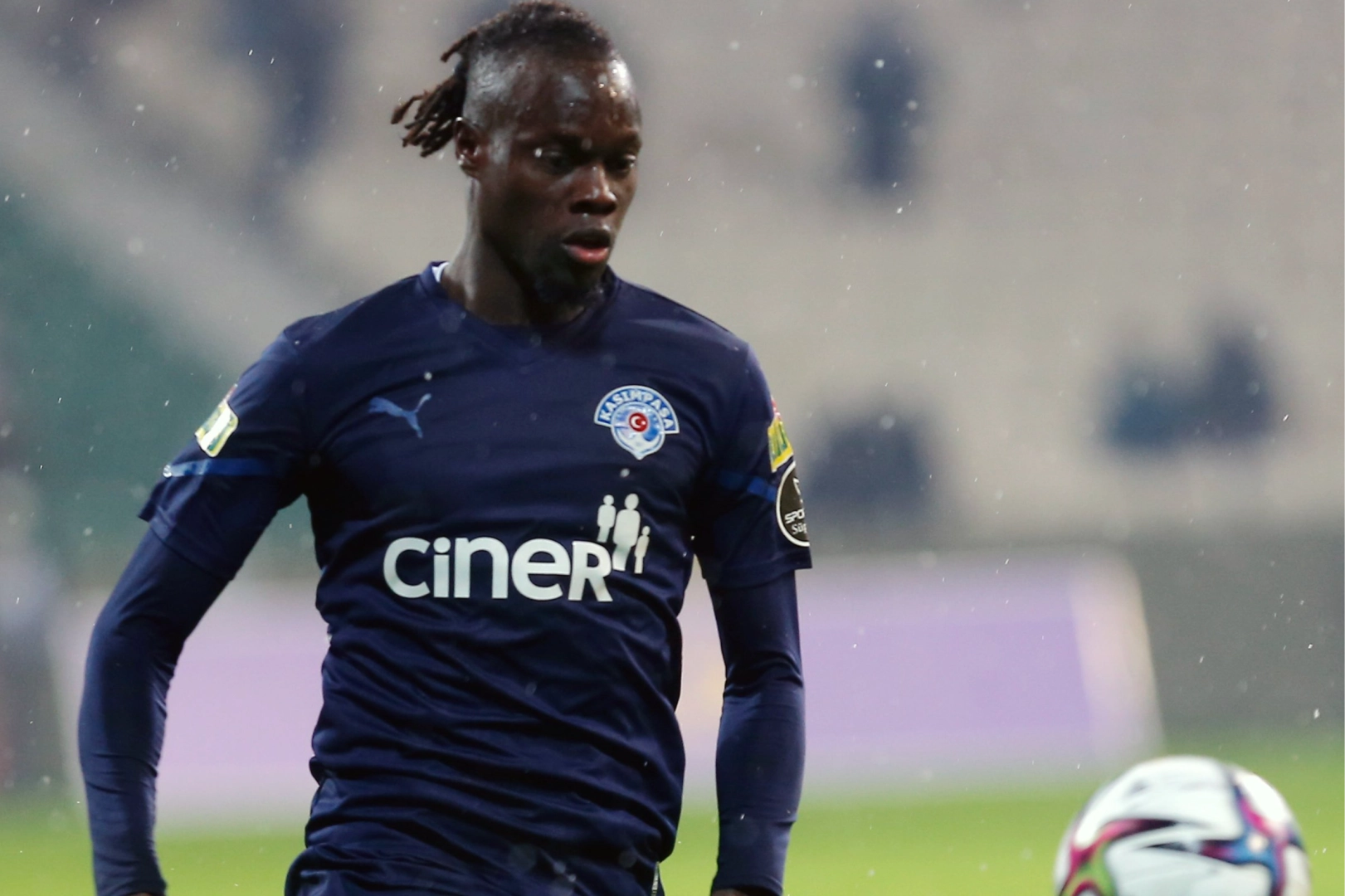 Göztepe, Mamadou Fall'u istiyor haberinin görseli