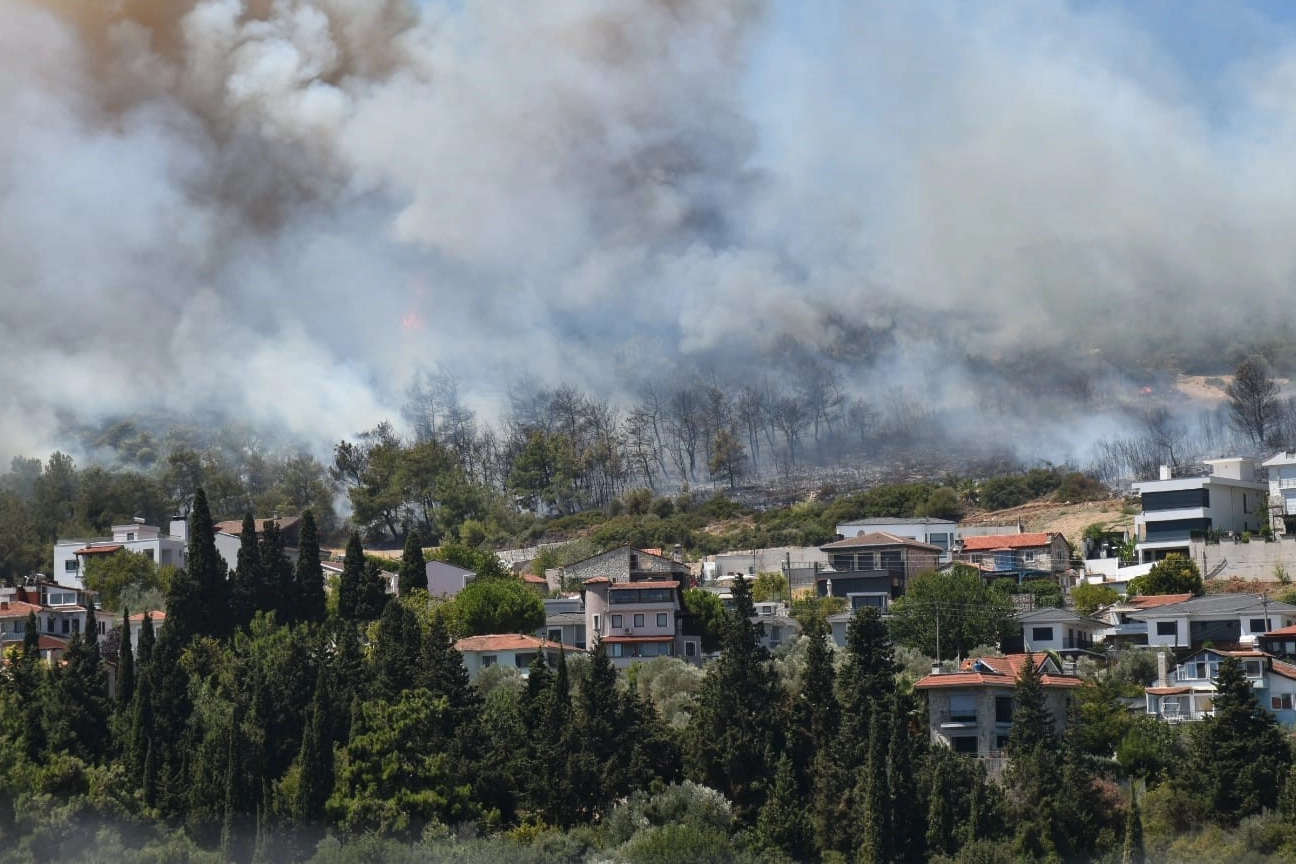 İzmir haber: Urla ve Çeşme'de orman yangını