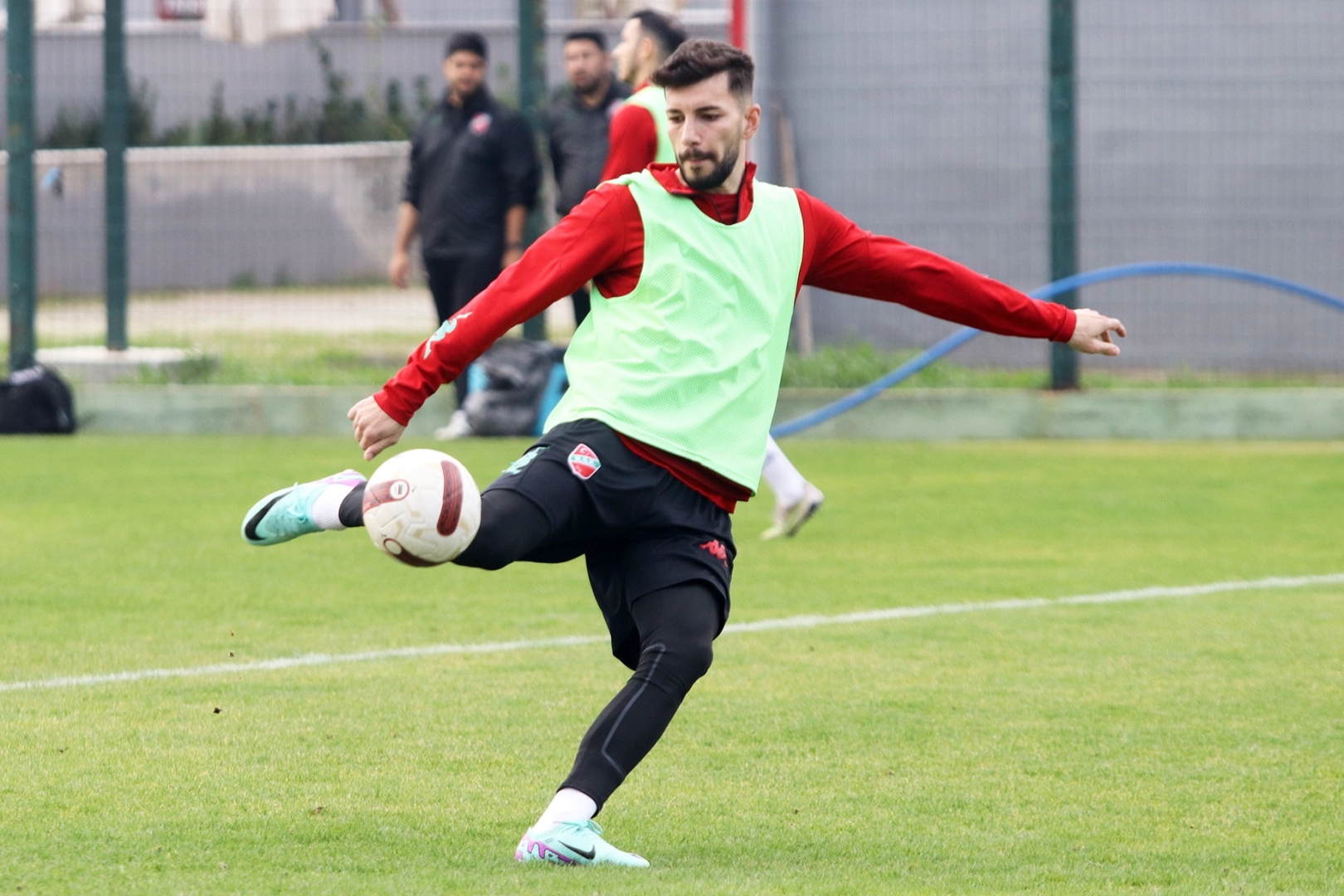 Karşıyaka’da Alpay Koldaş ile yollar ayrıldı haberinin görseli