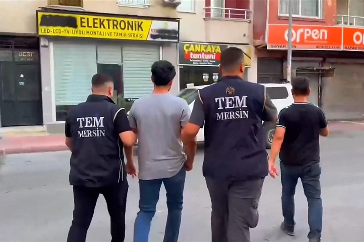 Bakan Yerlikaya duyurdu: FETÖ'ye Kıskaç-24 darbesi! 55 şüpheli yakalandı haberinin görseli