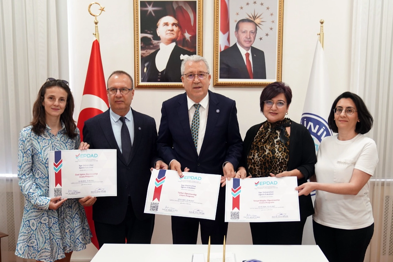 Ege Üniversitesi öğretmen ve psikolojik danışman adaylarını bekliyor