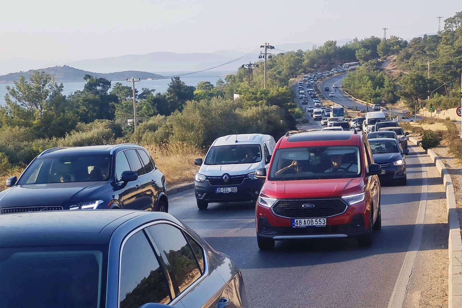 Bodrum hafta sonu tatilcilerin akınına uğradı: 24 saatte giriş yapan 20 bin araç trafiği kilitledi