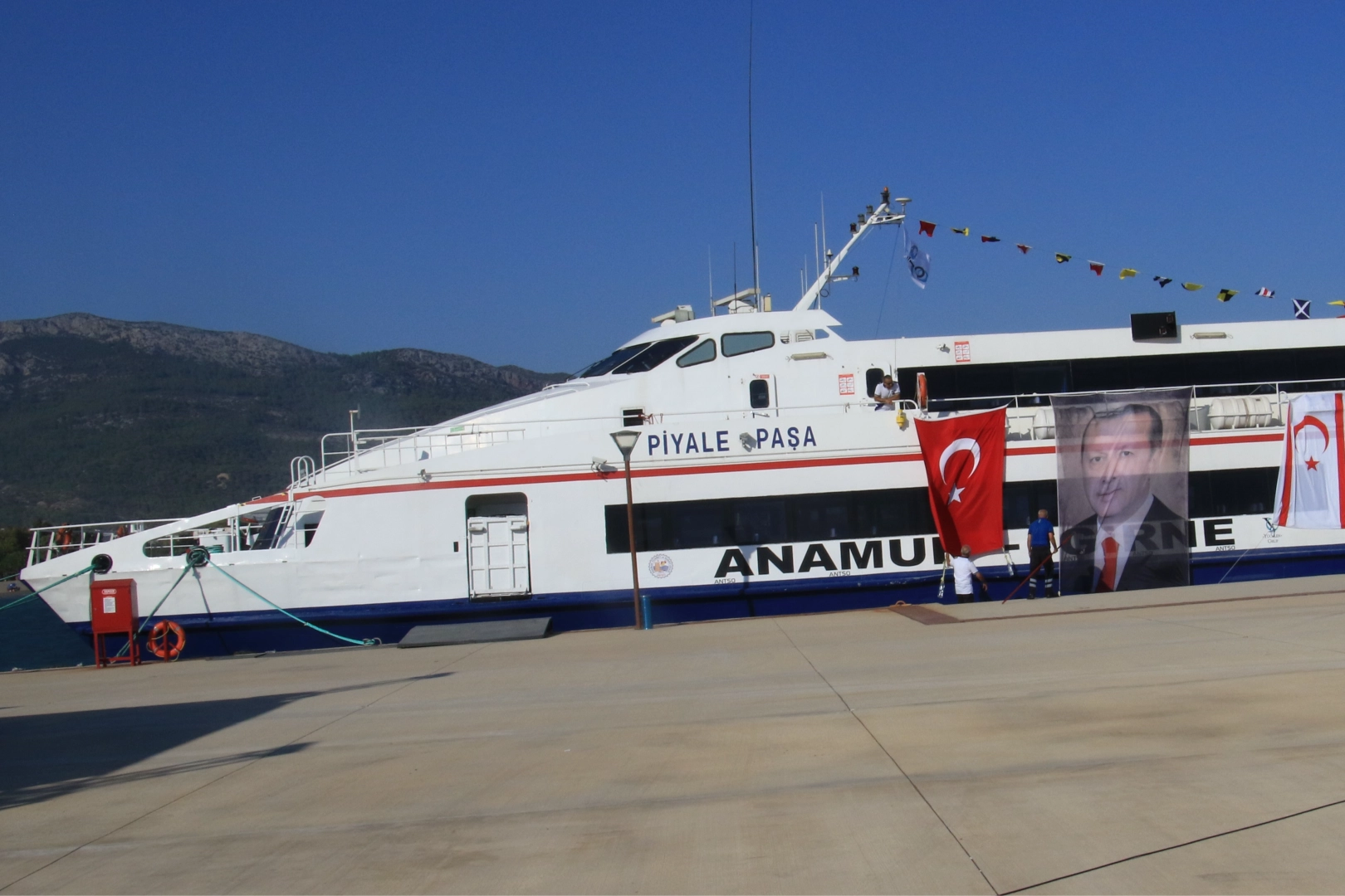 Yeni feribot ve deniz uçağı iskelesi hizmete girdi: Kıbrıs'a seyahat 1,5 saate düştü haberinin görseli