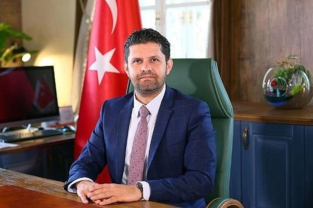İzmir Yeni İl Sağlık Müdürü Dr. Mehmet Burak Öztop kimdir? haberinin görseli