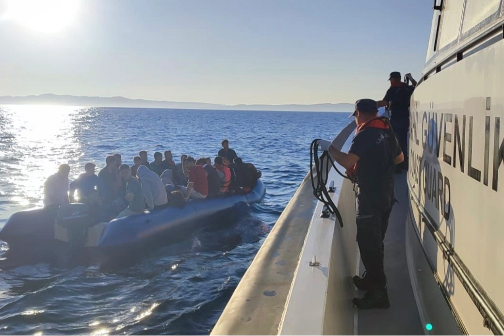 Çanakkale açıklarında kaçak göçmen operasyonu haberinin görseli